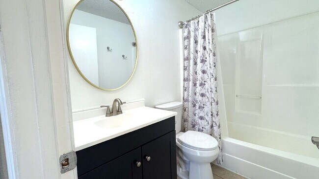 Building Photo - 3960 Oak Trail Run