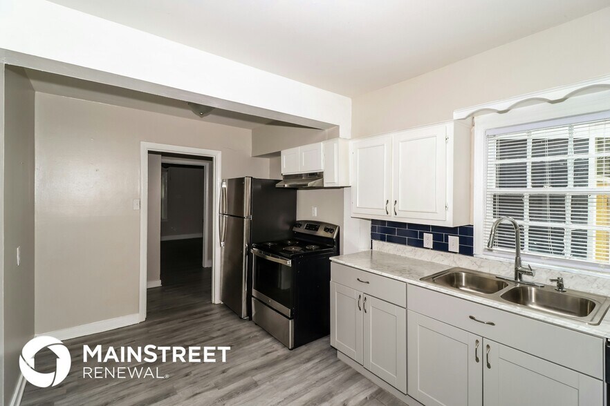 Building Photo - 563 Sandridge St