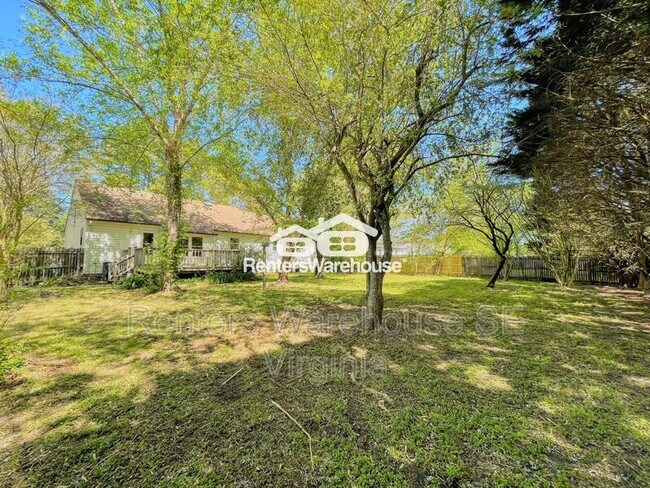 Building Photo - 411 Linkenborough Dr