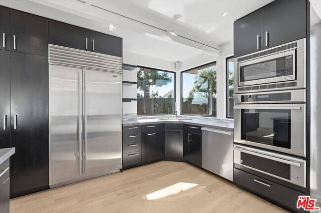 Building Photo - 18131 Kingsport Dr