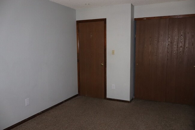 Building Photo - Spacious 4-Bedroom Single Family Home