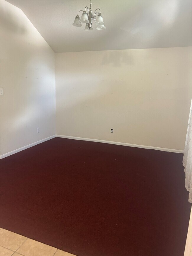 Building Photo - 8407 Broadleaf Ave