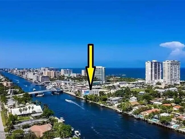 Building Photo - 105 S Riverside Dr