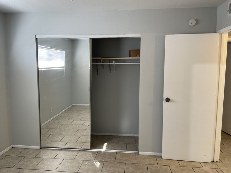 Building Photo - 3380 Brussels St