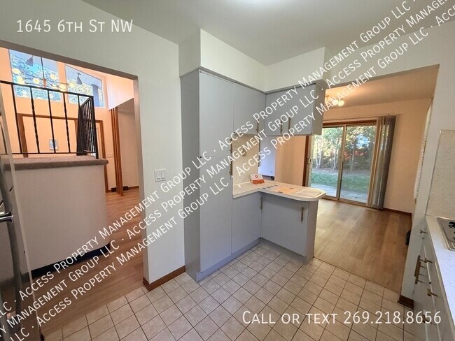 Building Photo - 1645 6th St NW