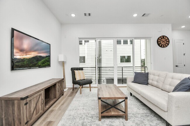 Building Photo - 4804 Elysian St