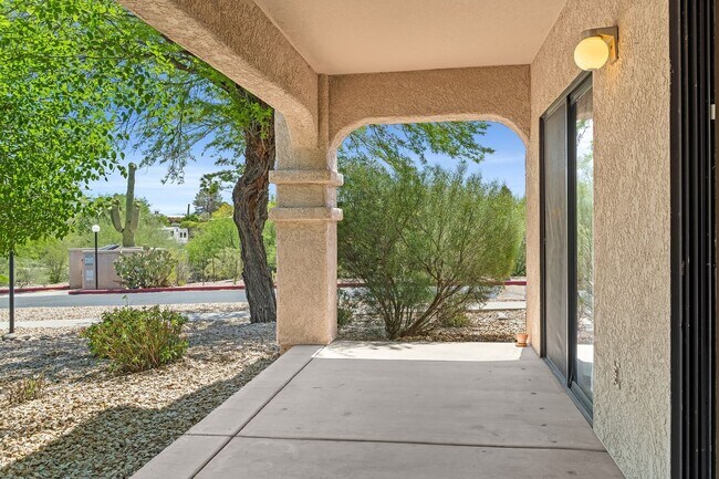 Building Photo - Furnished 3 Bedroom close to Downtown Tucson Pima West and U of A