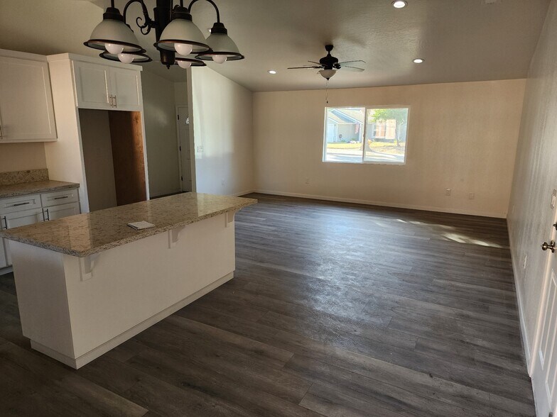 Building Photo - 2104 S Conyer Ct