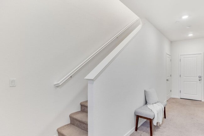 Building Photo - 4 Bed / 3.5 Bath Rancho Cordova Home – First Month $2,795 Move-In Special!