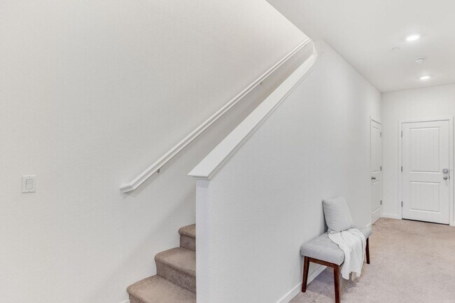 Building Photo - Spacious 3-Story Home in Rancho Cordova