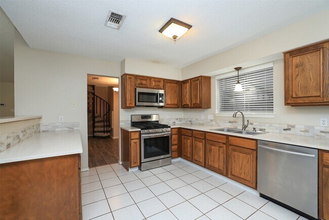 Building Photo - 9130 Kirkleigh Ln