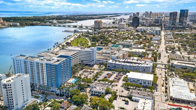 Building Photo - 1551 N Flagler Dr