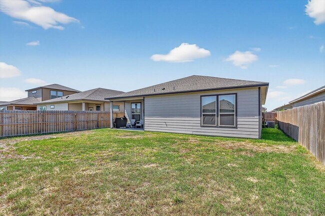 Building Photo - 2214 Cuarzo Dr