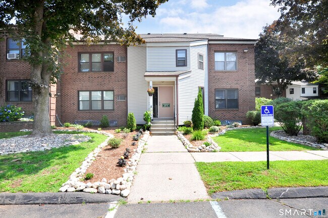 Building Photo - 71 Wellington Dr