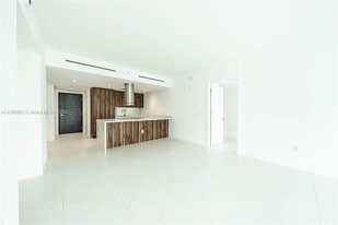 Building Photo - 9901 E Bay Harbor Dr