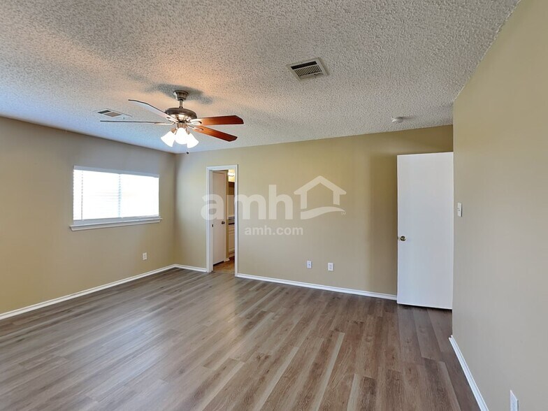 Building Photo - 2707 Vinson Ct