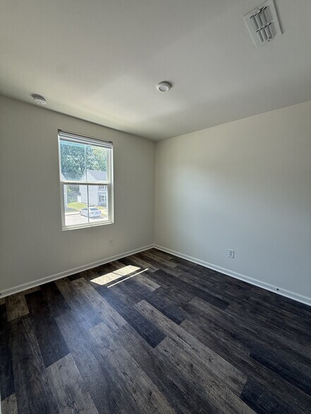 Building Photo - 103 Fernside Ct