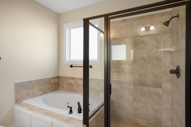 Building Photo - 2508 Chelsea Dr NW