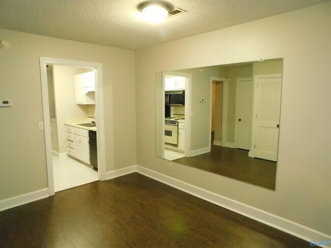 Building Photo - 2111 Epworth Dr NE