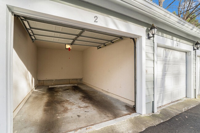 Building Photo - 1115 Summit N Dr