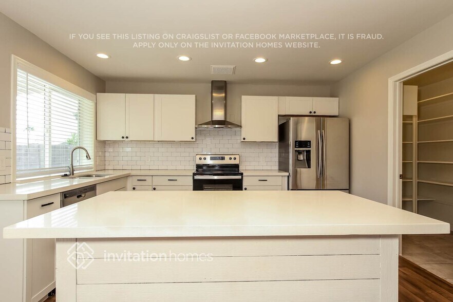 Building Photo - 6445 W Carol Ave
