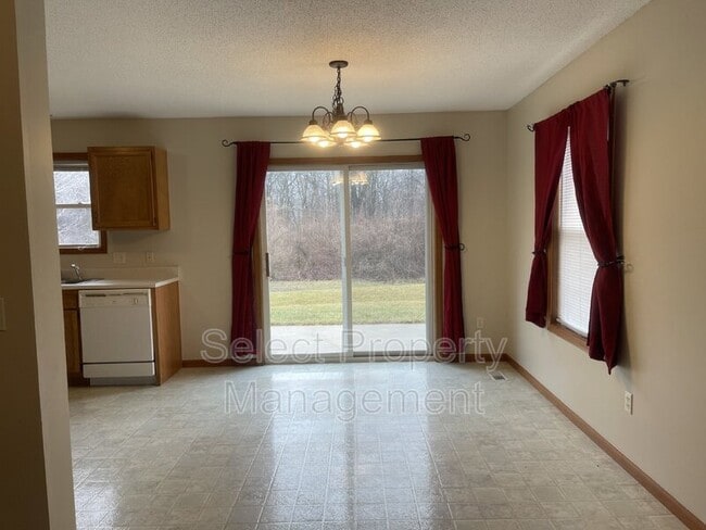 Building Photo - 9608 Yuma Dr