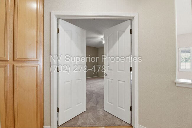 Building Photo - SE!! 4 Bedrooms!! Single Story!!! 3 Car Garage!!! Gated!! Water Conditioner!! All Appliances!!! F...