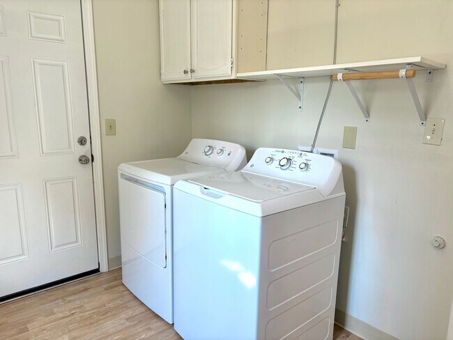 Building Photo - Parkrose Nicely Remodeled Ranch Home on Corner Lot with Carport, A/C