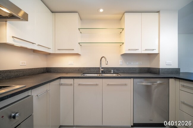 Building Photo - 2br - 2 Bed 1 Bath Condo in Capitol Place