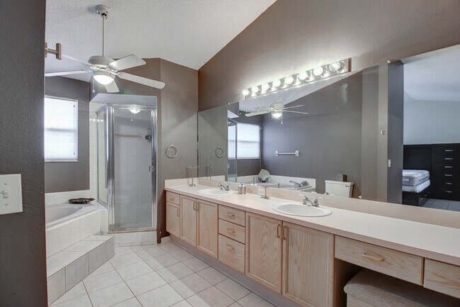 Building Photo - 2610 18th Ave S