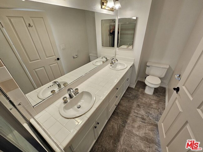 Building Photo - 1957 N Bronson Ave