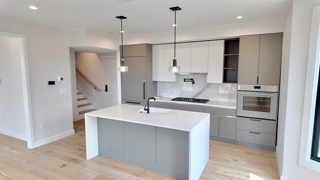 Building Photo - 201 Washington St