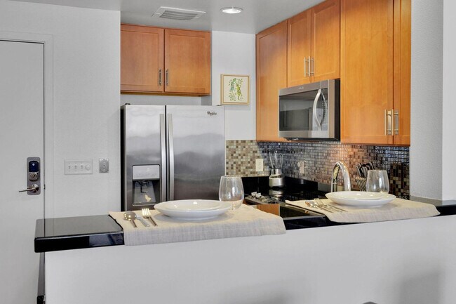 Building Photo - 355 Berry St