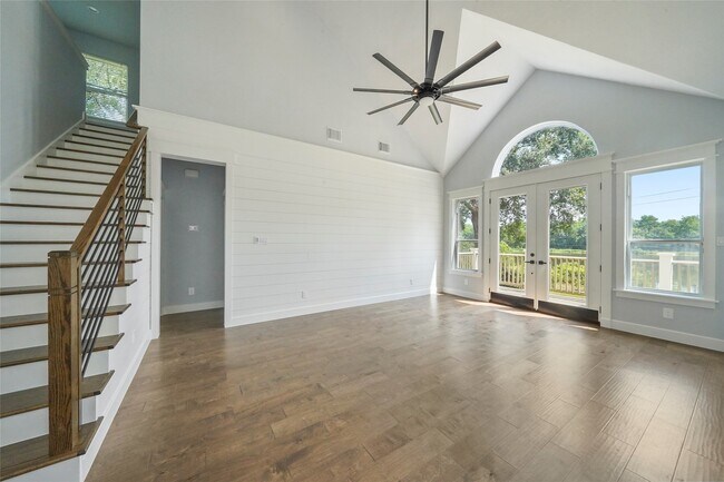 Building Photo - 401 Brook Hollow Dr