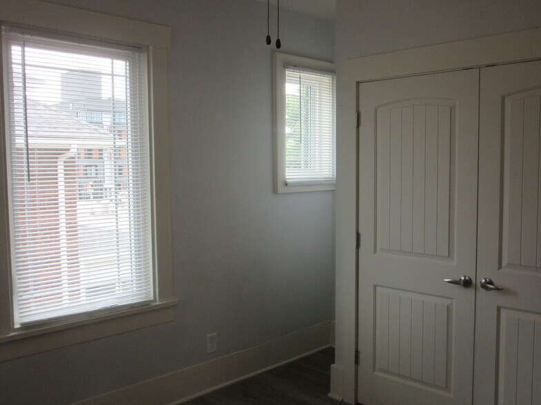 Building Photo - 108 W Columbia Ave