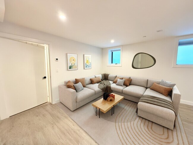 Building Photo - 182 Webster St