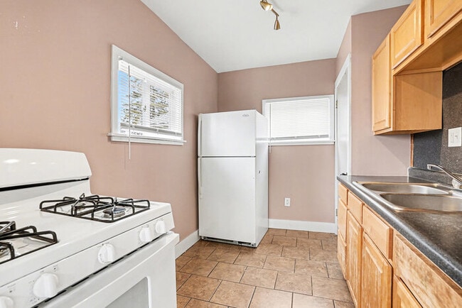 Building Photo - Charming Three Bedroom Home in a Convenient Location