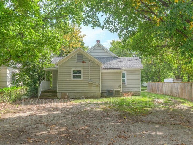 Building Photo - 510 W 3rd St