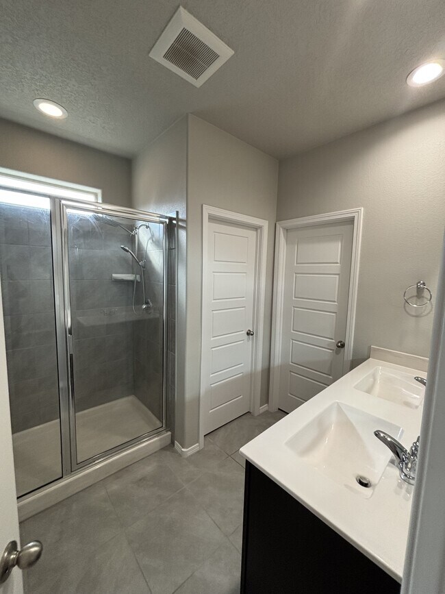 Building Photo - 4818 Mount Salas St NE