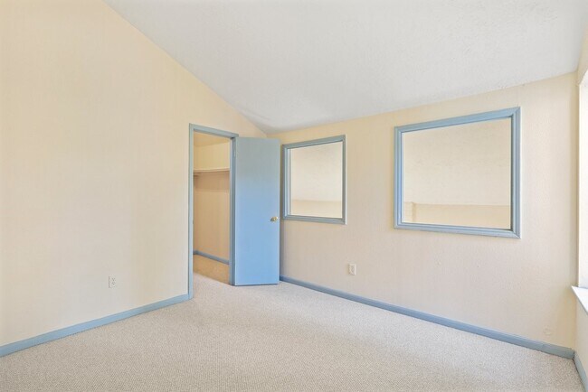 Building Photo - 8583 Wilcrest Dr