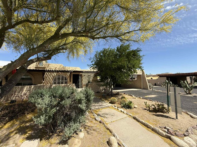 Building Photo - 5204 N Tigua Dr