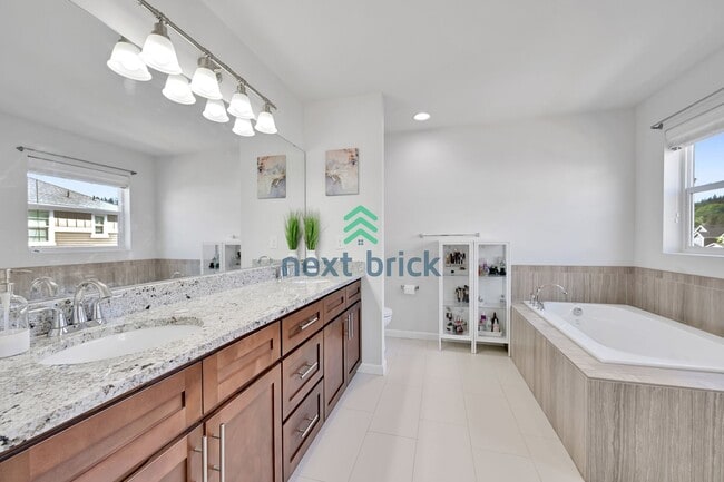 Building Photo - Spacious 4-Bed & 2.5 Bath Single Family Ho...
