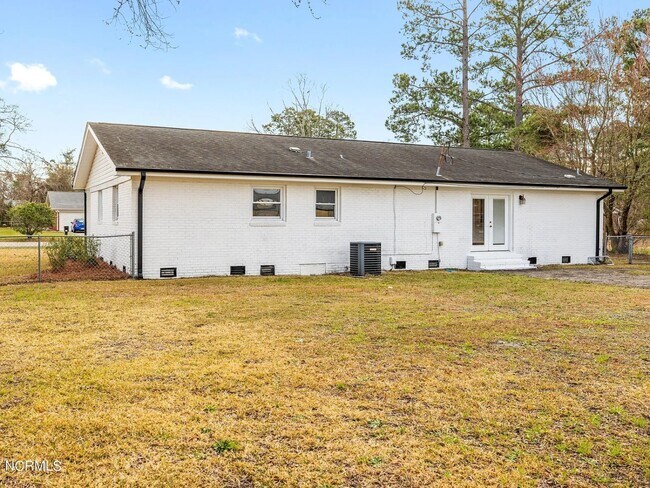 Building Photo - 113 N Crestwood Dr