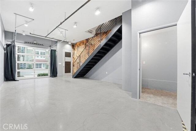 Building Photo - 911 E Santa Ana Blvd