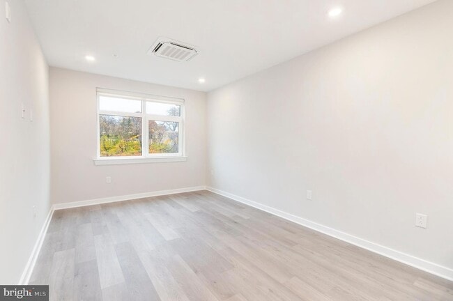 Building Photo - 3449 Scotts Ln