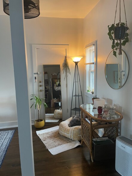 Building Photo - 3581 S Kinnickinnic Ave