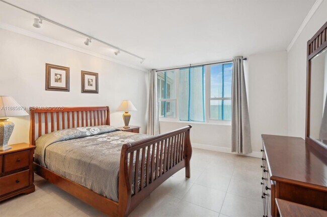 Building Photo - 3505 S Ocean Dr