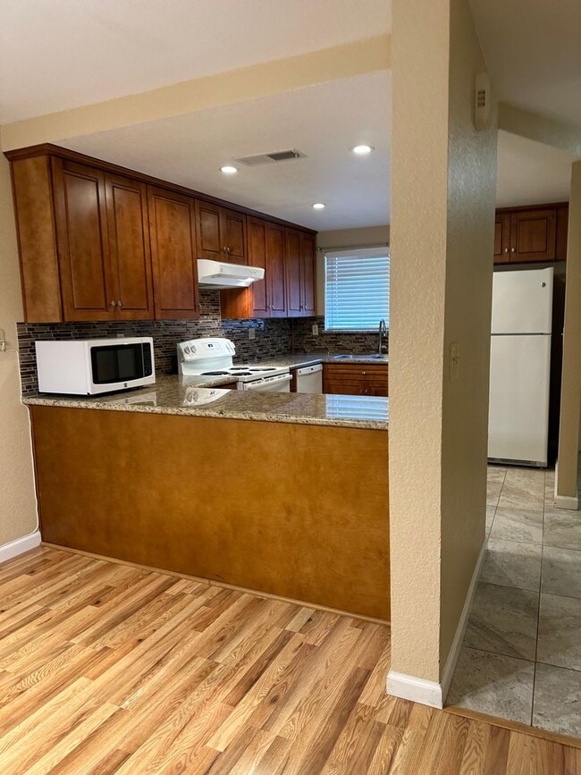 Building Photo - Stunning Condo in Turlock available for im...