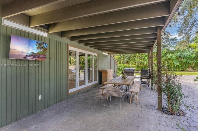 Building Photo - 6830 SW 69th Ave