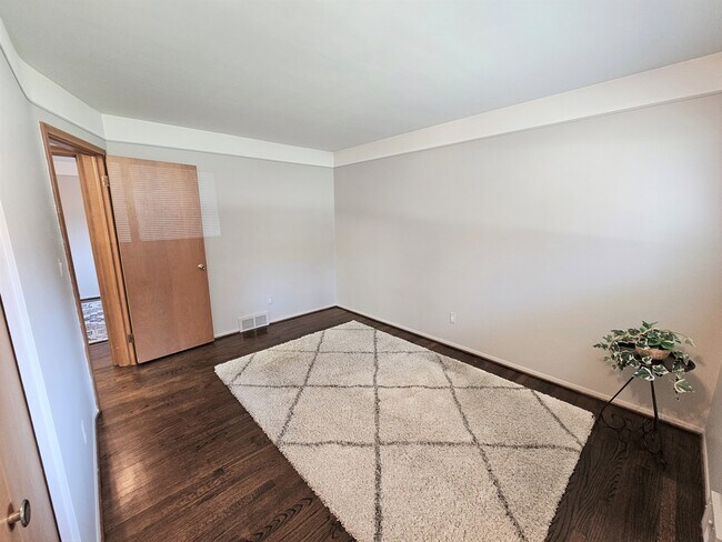 Building Photo - 53416 Tundra Dr